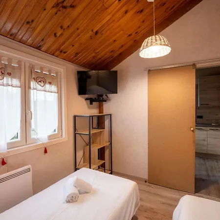 Au D'aline - Atypique Pour 4 Personnes 샬레